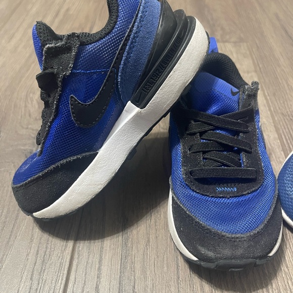 Toddler Nikes size 7 - Picture 3 of 5